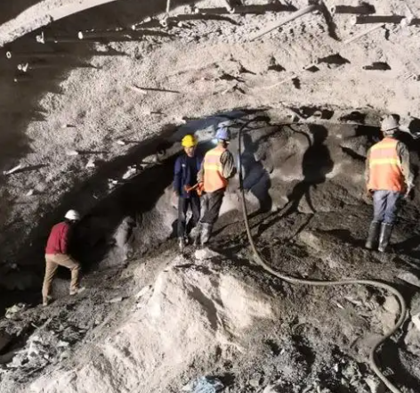 上饶拱顶带模注浆料的施工流程及注意事项